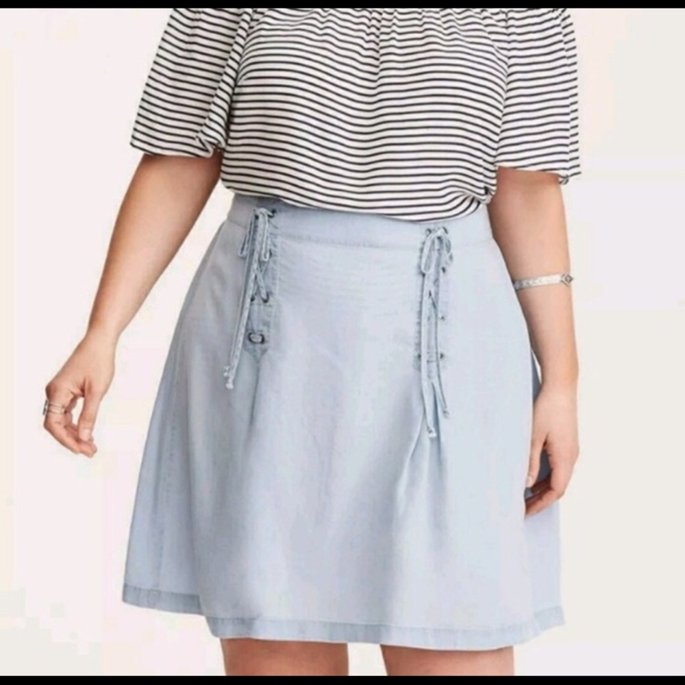 Torrid light denim skirt
